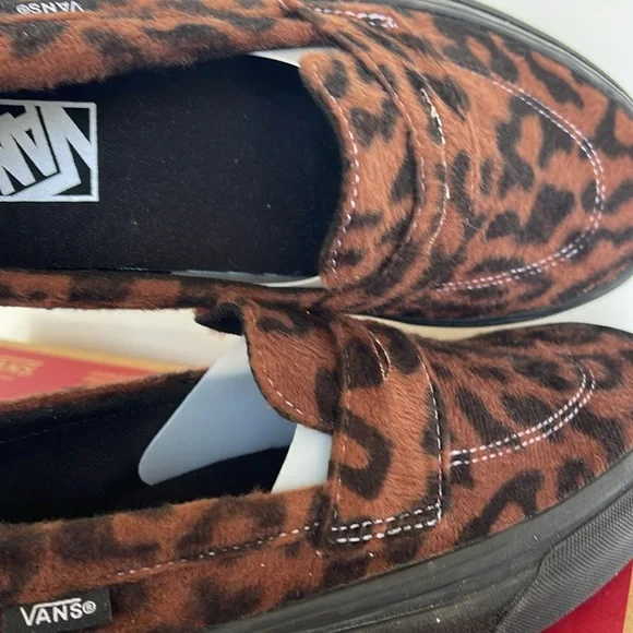 Van’s WMNS Style 53
Leopard Brown/Black
VN000CQPY49
Sneakers - Picture 14 of 16